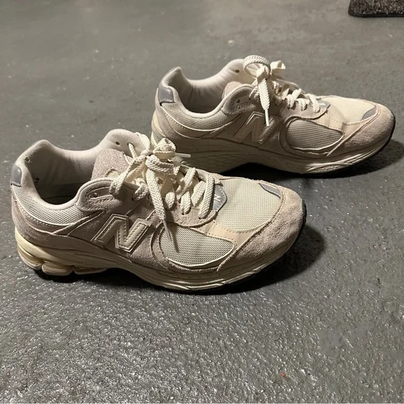 New Balance Beige 2002R Sneakers - Picture 3 of 6